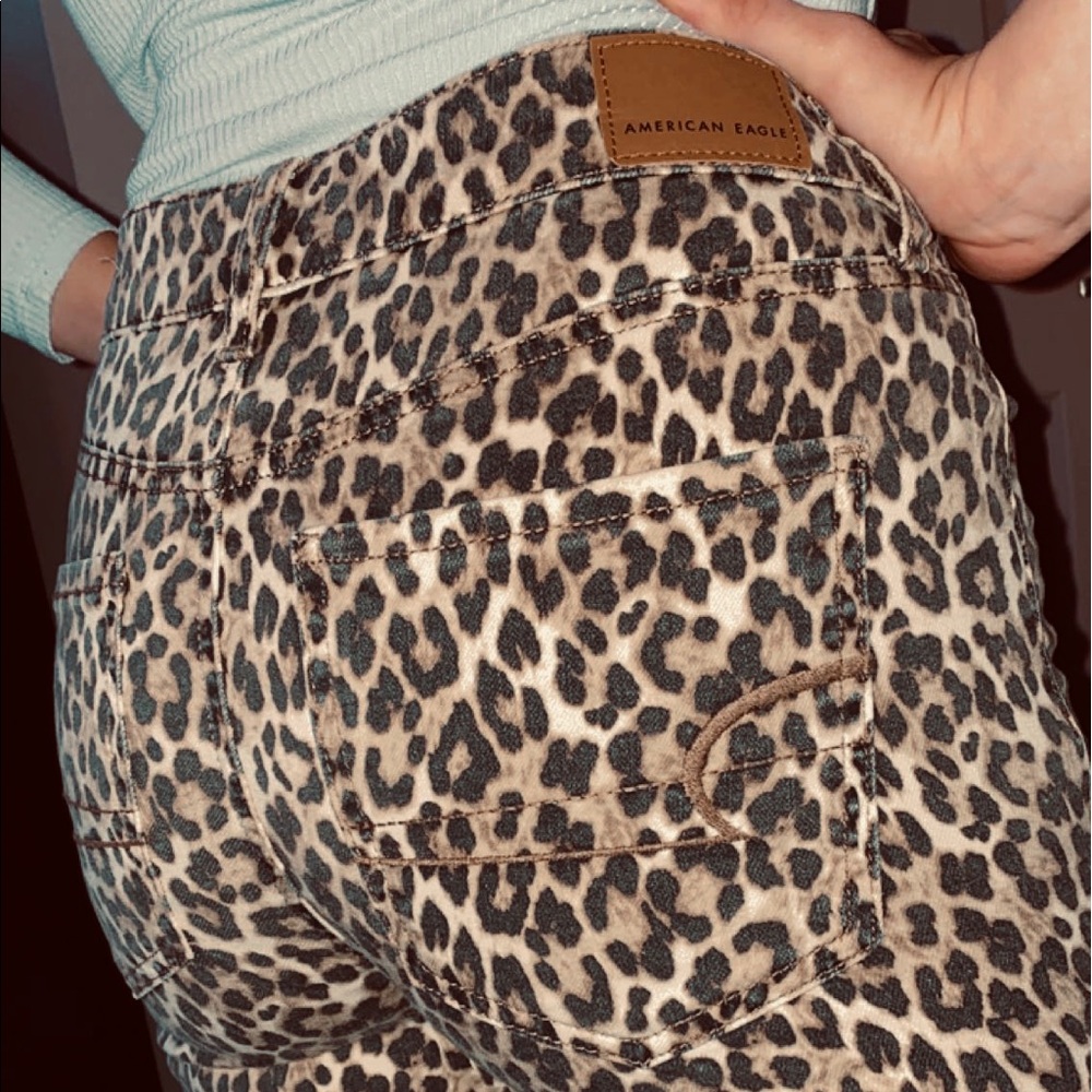 American Eagle Mid Rise Leopars Skinny Jeans